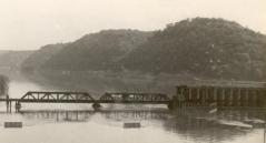 thumbs/SCENE 13 FAMOUS MILWAUKEE RAILROAD PONTOON BRIDGE 1943.jpg